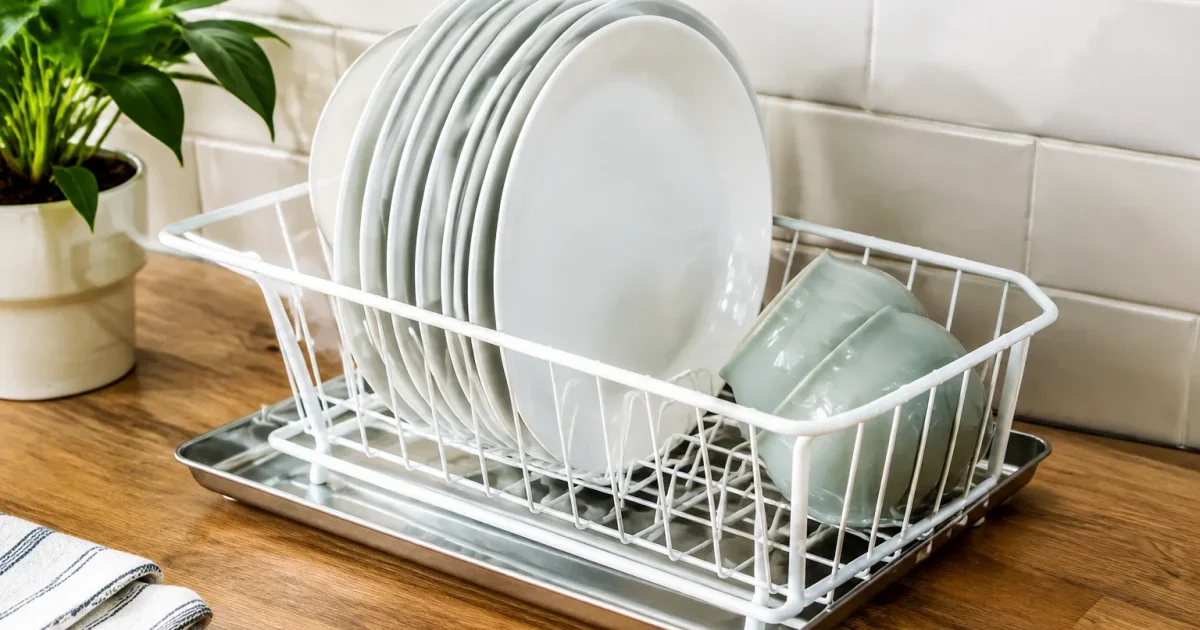 Panier blanc rangement assiettes incline plateau metal