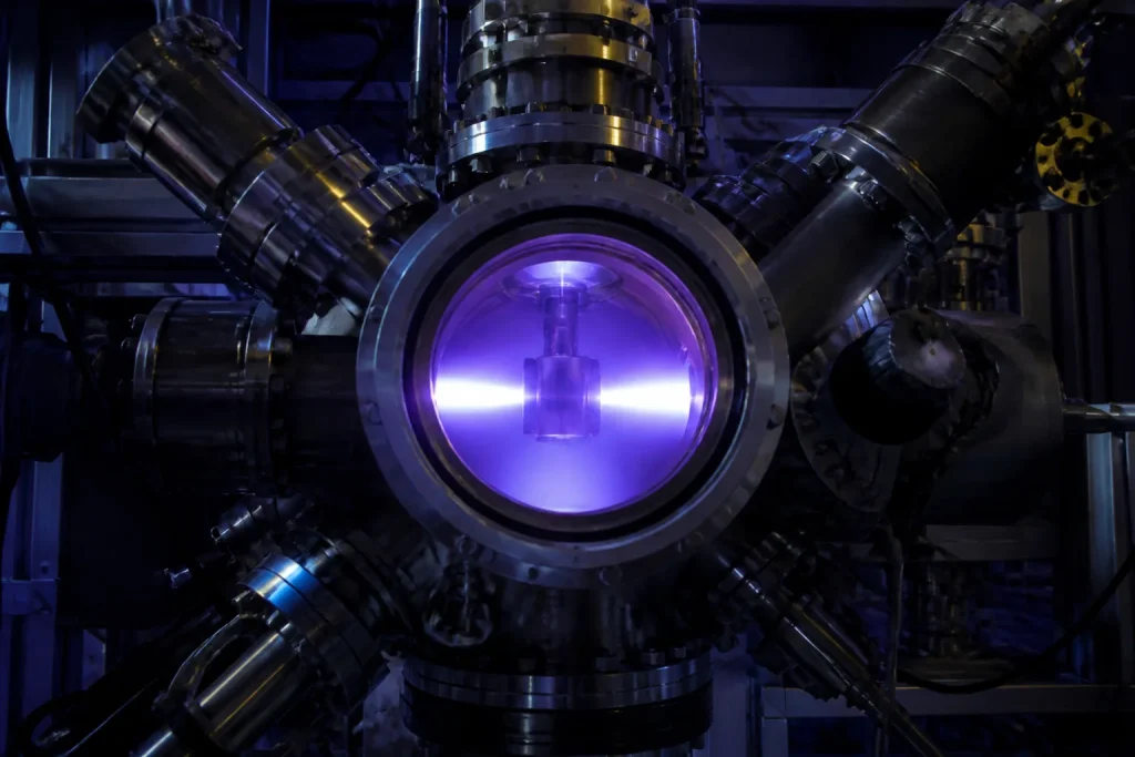 Plasma incandescent bleu eclairant chambre experimentale